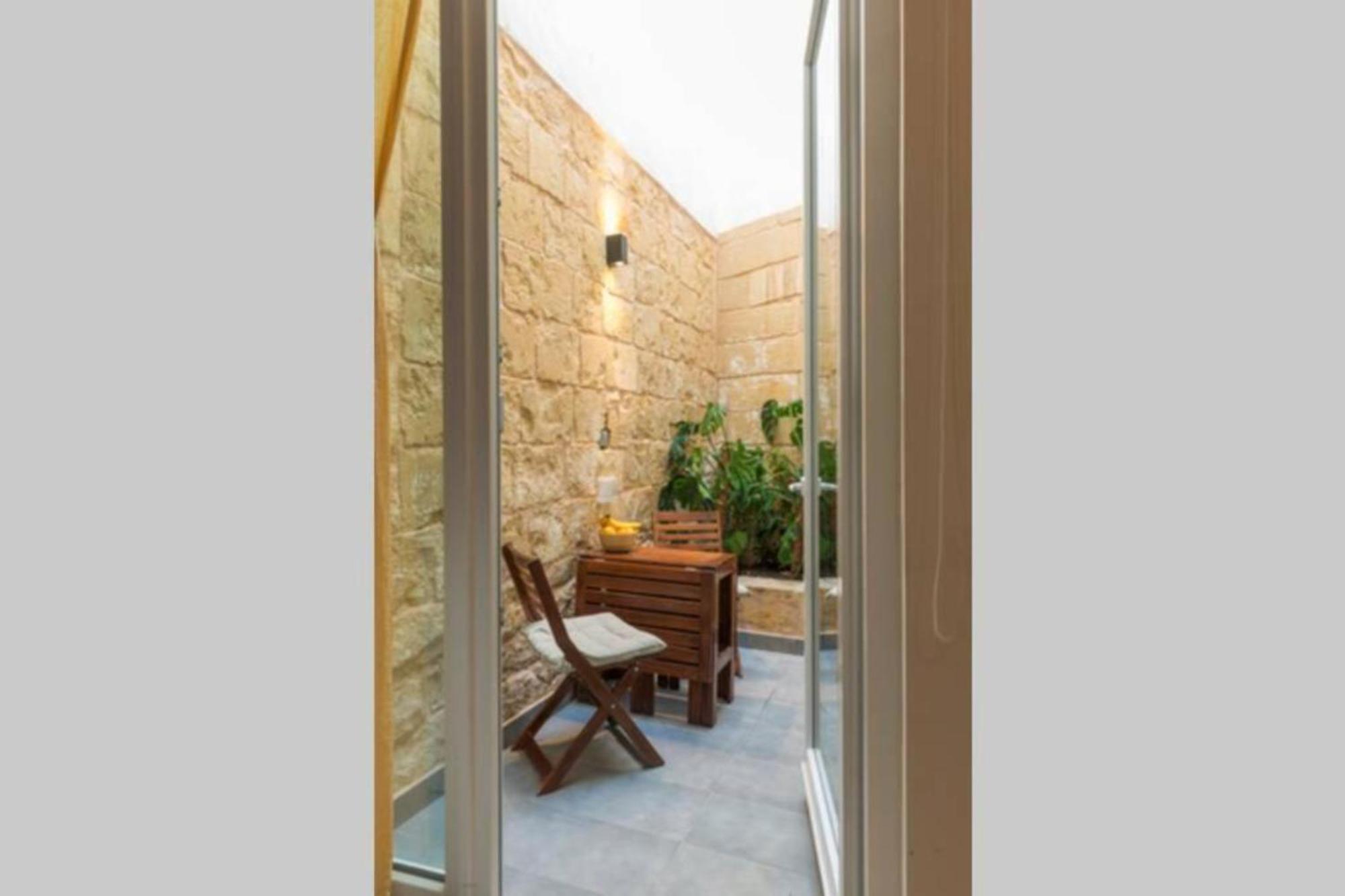 Authentic Gf Apartment With Terrace At The 3 Cities Marina Cospicua Екстер'єр фото
